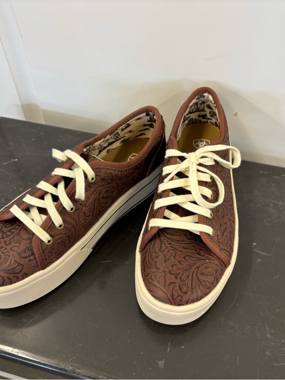 Ariat Cream and Brown Paisley Interior Label - Picture 2 of 5